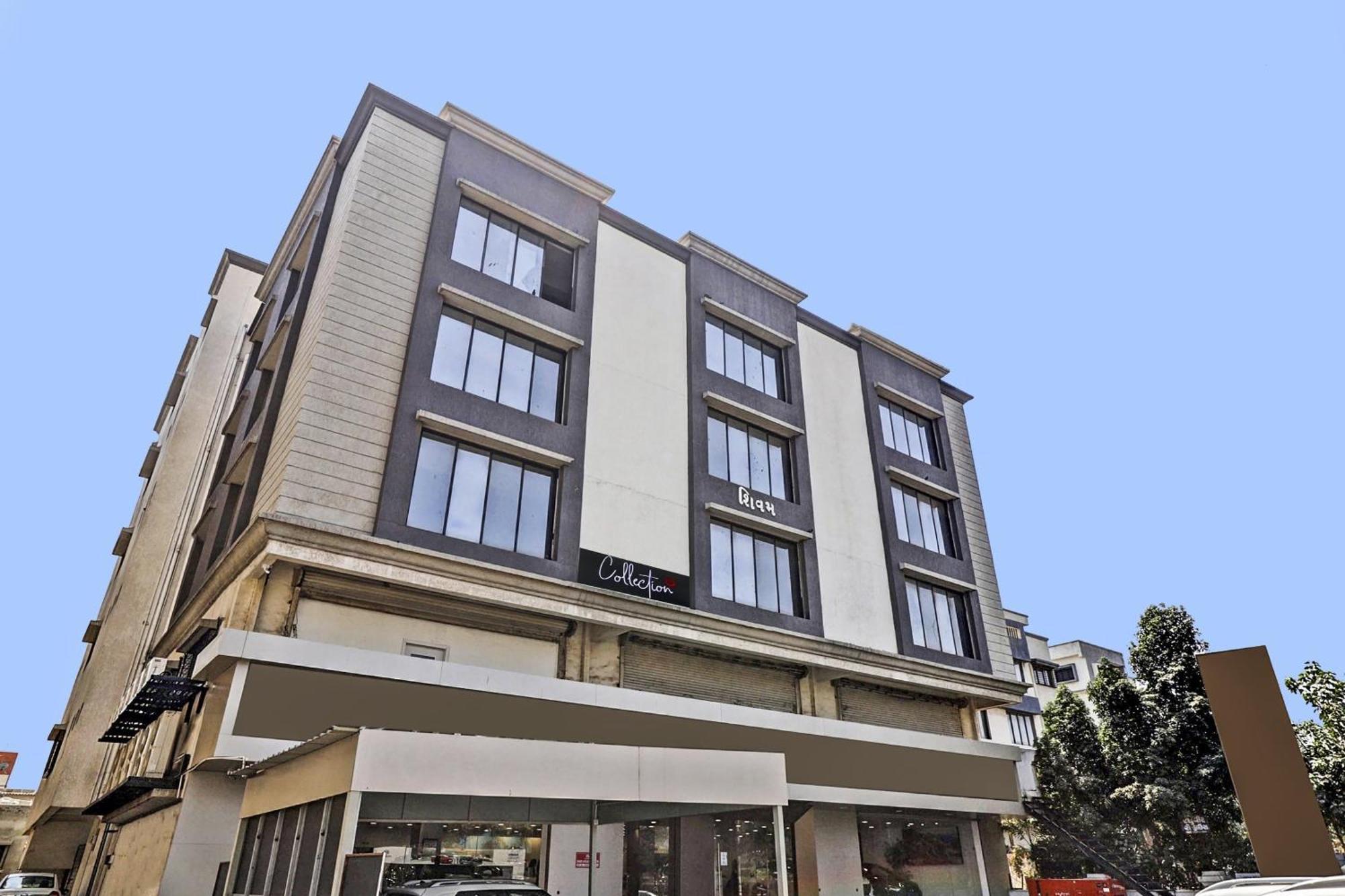 Collection O Laxmi Kuber Hotel Utrān Buitenkant foto