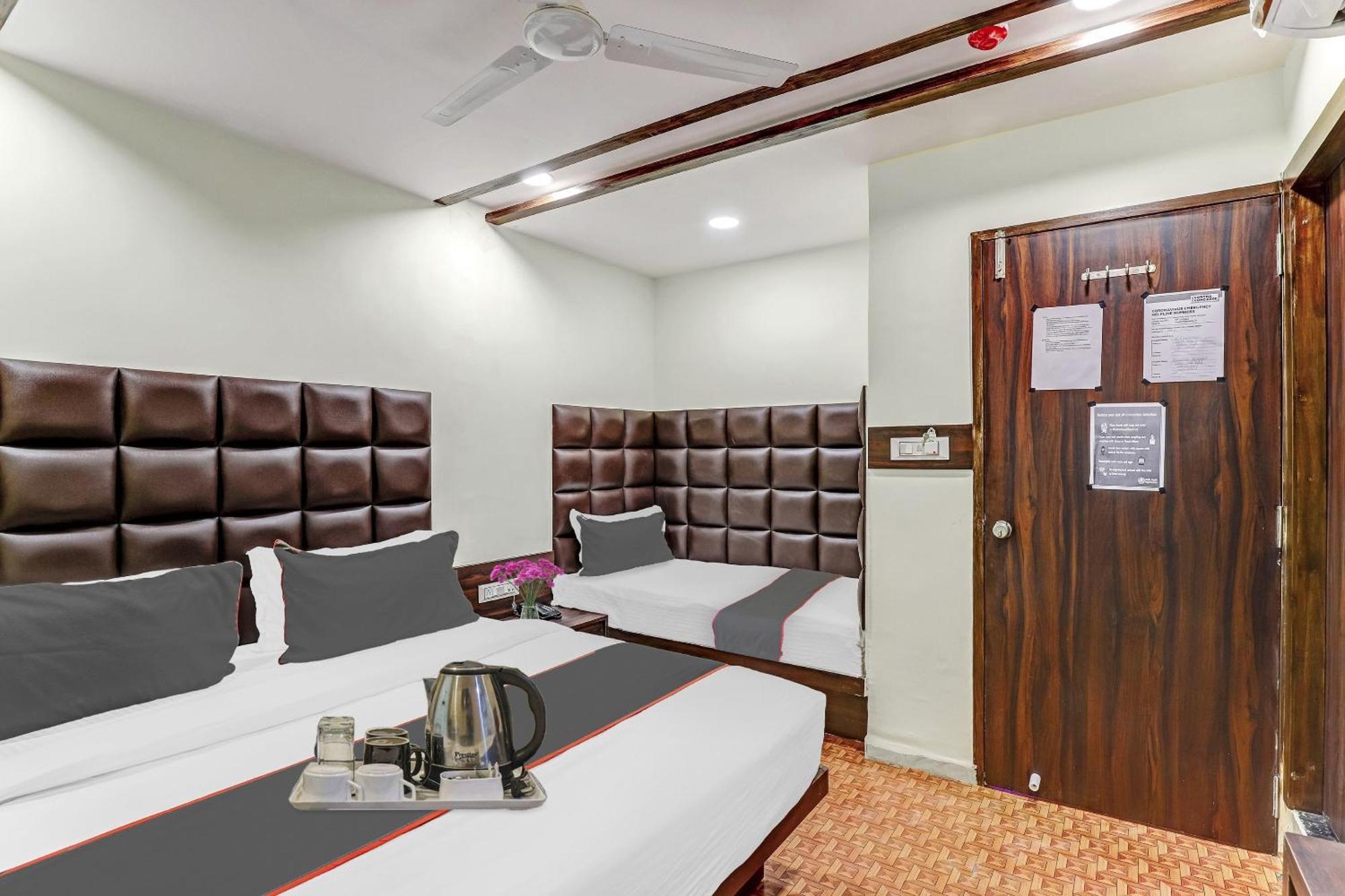 Collection O Laxmi Kuber Hotel Utrān Buitenkant foto